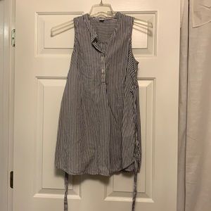 Sleeveless maternity top